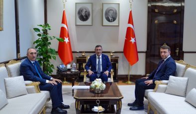 REKTÖR PROF. DR. GÖKTAŞ’TAN CUMHURBAŞKANI YARDIMCISI CEVDET YILMAZ’A ZİYARET