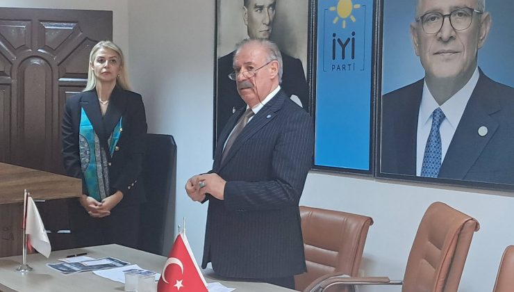 İYİ Parti Elazığ Teşkilatında rozet takma töreni düzenlendi.