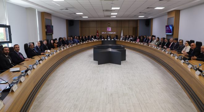 FIRAT ÜNİVERSİTESİNDE YENİ EĞİTİM ÖĞRETİM YILI HAZIRLIKLARI DEĞERLENDİRİLDİ