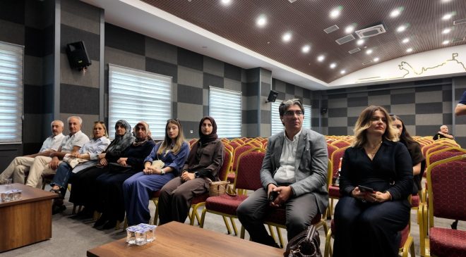 Elazığ Belediyesi tarafından Dünya Eczacılar Günü dolayısıyla yanlış ilaç kullanımının tehlikelerinin anlatıldığı bir seminer düzenlendi. 