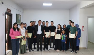 KEBAN’DA BAŞARILI ÖĞRENCİLERE BAŞKAN DOĞAN’DAN TABLET DESTEĞİ