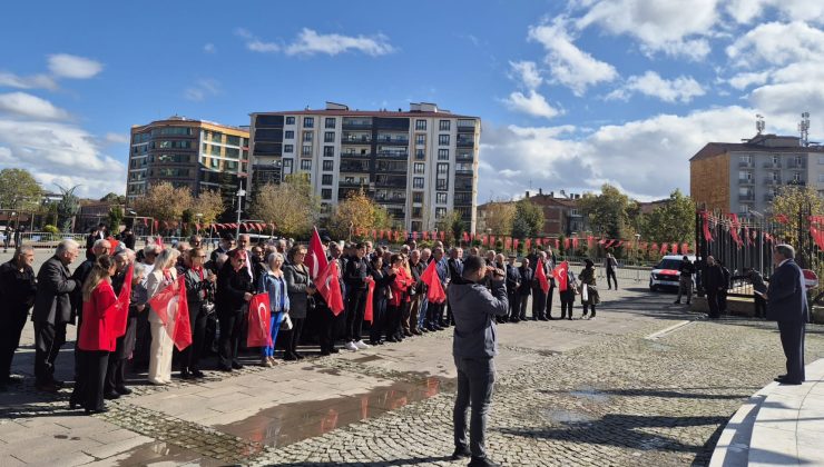 Atatürkçü Düşünce Derneği Cumhuriyet Bayramı kapsamında kutlama programı düzenledi.