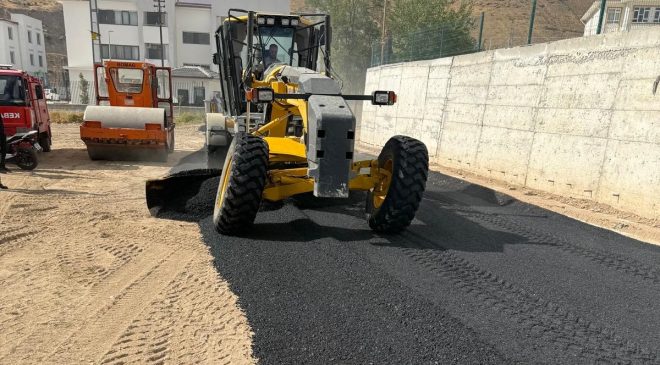 Keban’da Asfalt Çalışmaları Hız Kesmeden Sürüyor