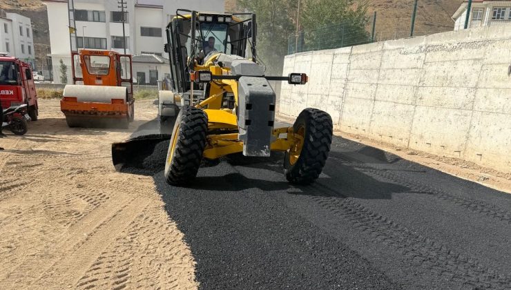 Keban’da Asfalt Çalışmaları Hız Kesmeden Sürüyor