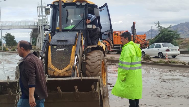 YURTBAŞI’NDA SELİN YARALARI SARILIYOR