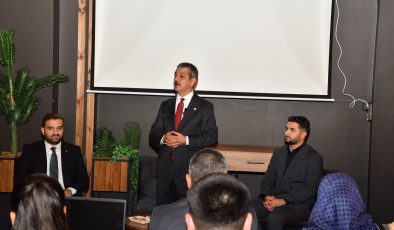 Milletvekili Keleş Gençlerle Kariyer Buluşmasında: Tecrübesini Üniversitelilerle Paylaştı